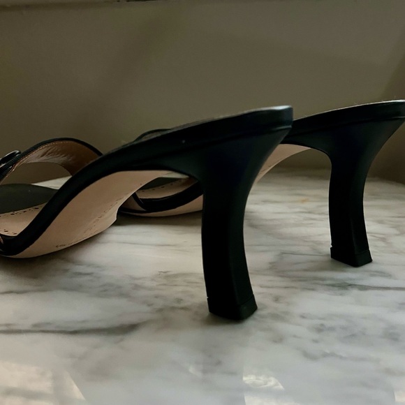 Manolo Blahnik Muluka Leather Mules - Picture 4 of 11